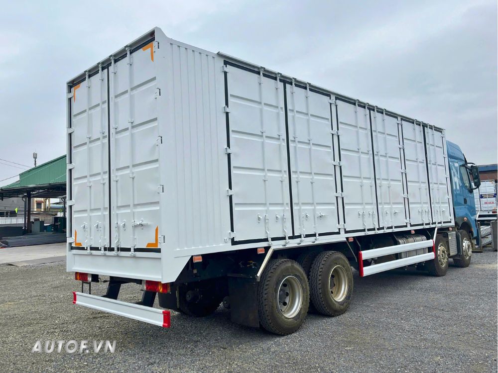 Tải 4 chân H7 360Hp thùng kín container 3 cửa